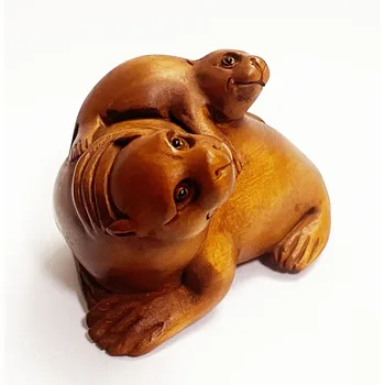 2-ДЮЙМОВАЯ Миниатюрная Скульптура Нэцкэ ручной работы из японского самшита Sweet Seal Family Изображение 2