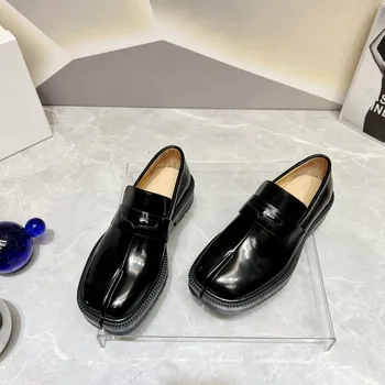 Туфли Дерби на плоском каблуке с раздельным носком, черные Лоферы, Обувь на толстой подошве, Летнее платье, Обувь на толстой подошве, Весенние женские Лоферы 2023 года. Изображение 2